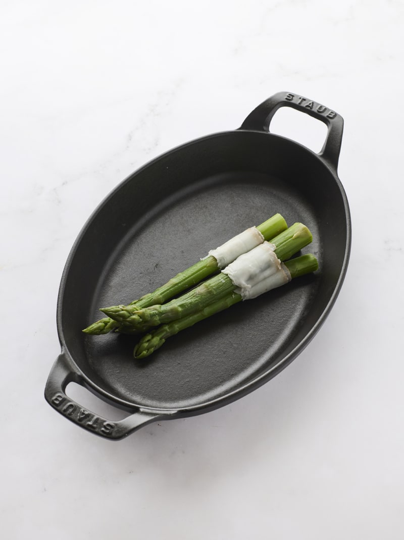 Gegrilde groene asperges met lardo